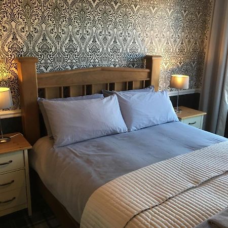 The White Hart Pub And Rooms Cranleigh Esterno foto