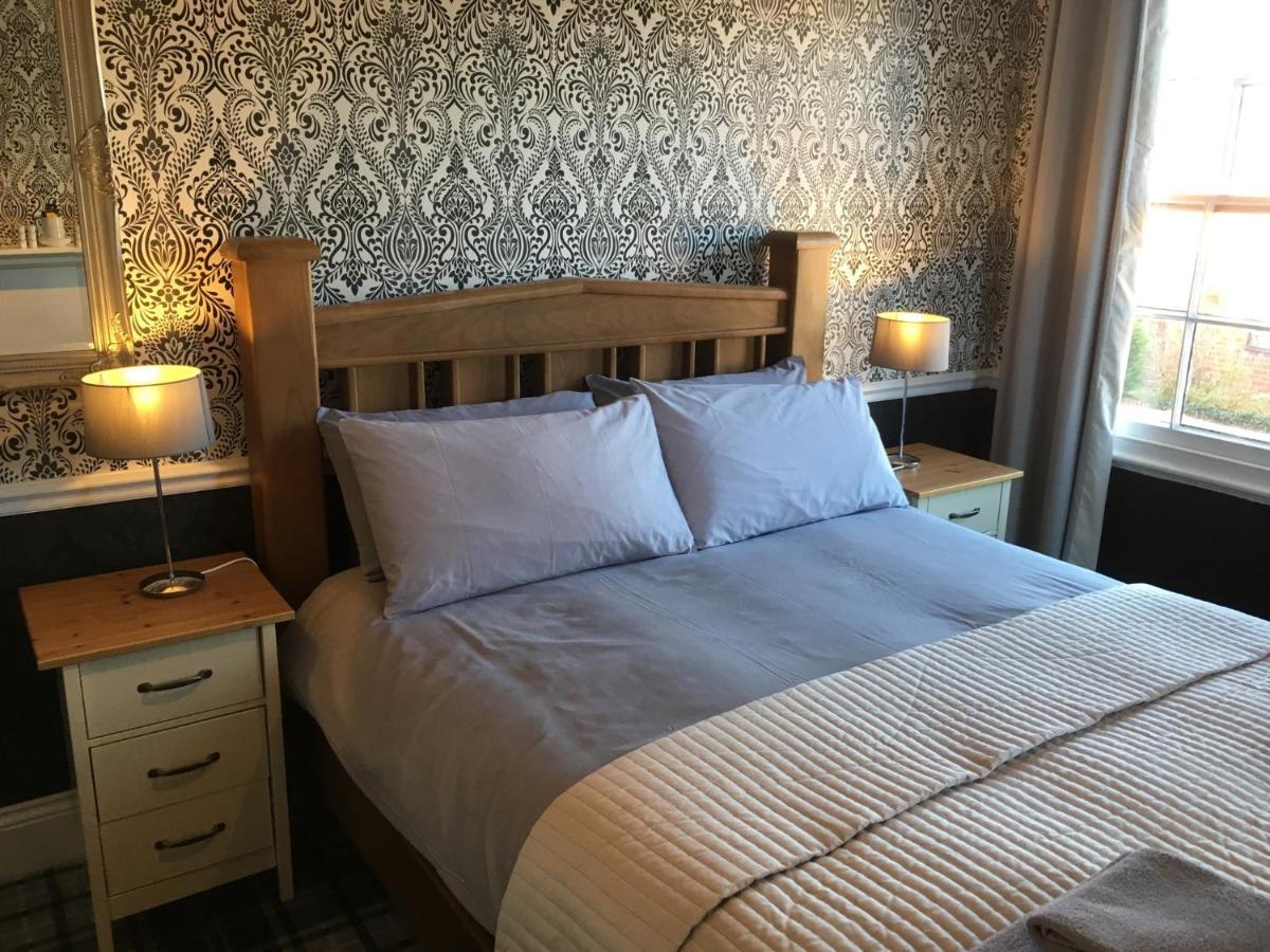 The White Hart Pub And Rooms Cranleigh Esterno foto