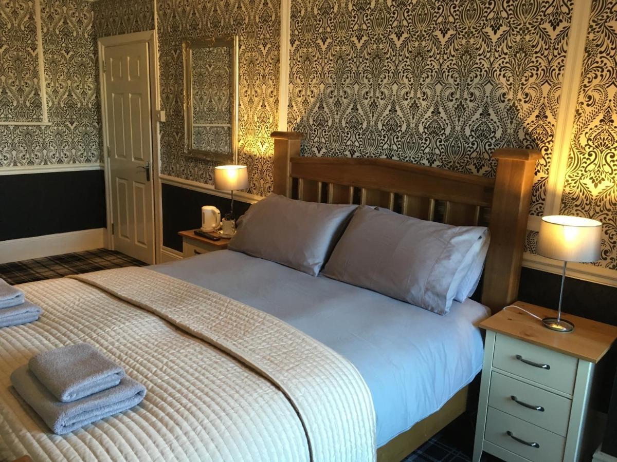 The White Hart Pub And Rooms Cranleigh Esterno foto