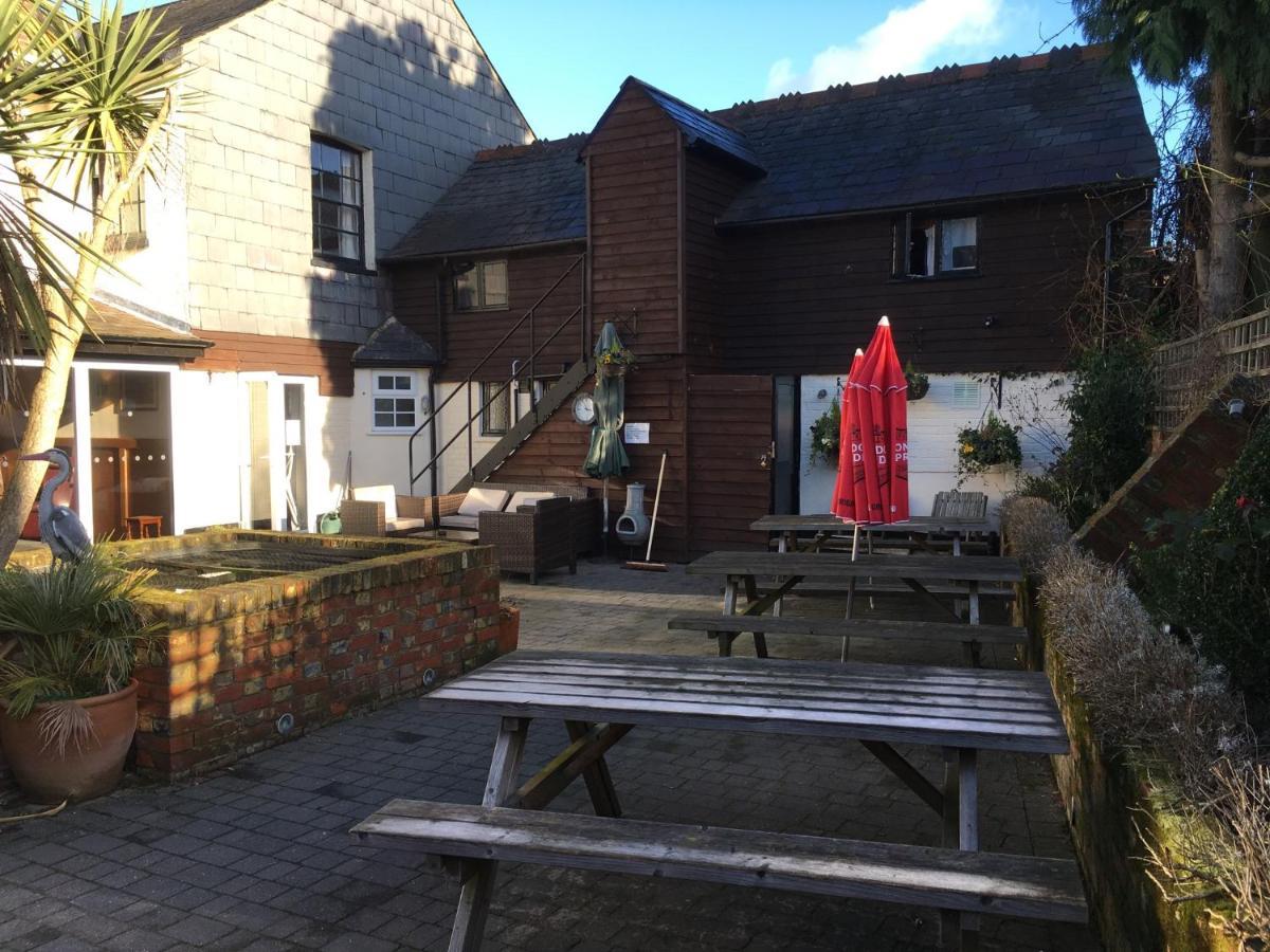 The White Hart Pub And Rooms Cranleigh Esterno foto