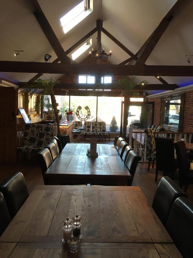 The White Hart Pub And Rooms Cranleigh Esterno foto