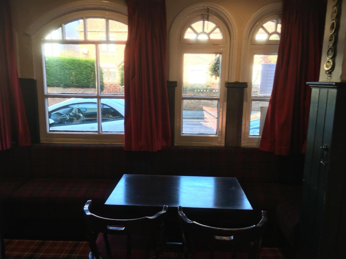 The White Hart Pub And Rooms Cranleigh Esterno foto