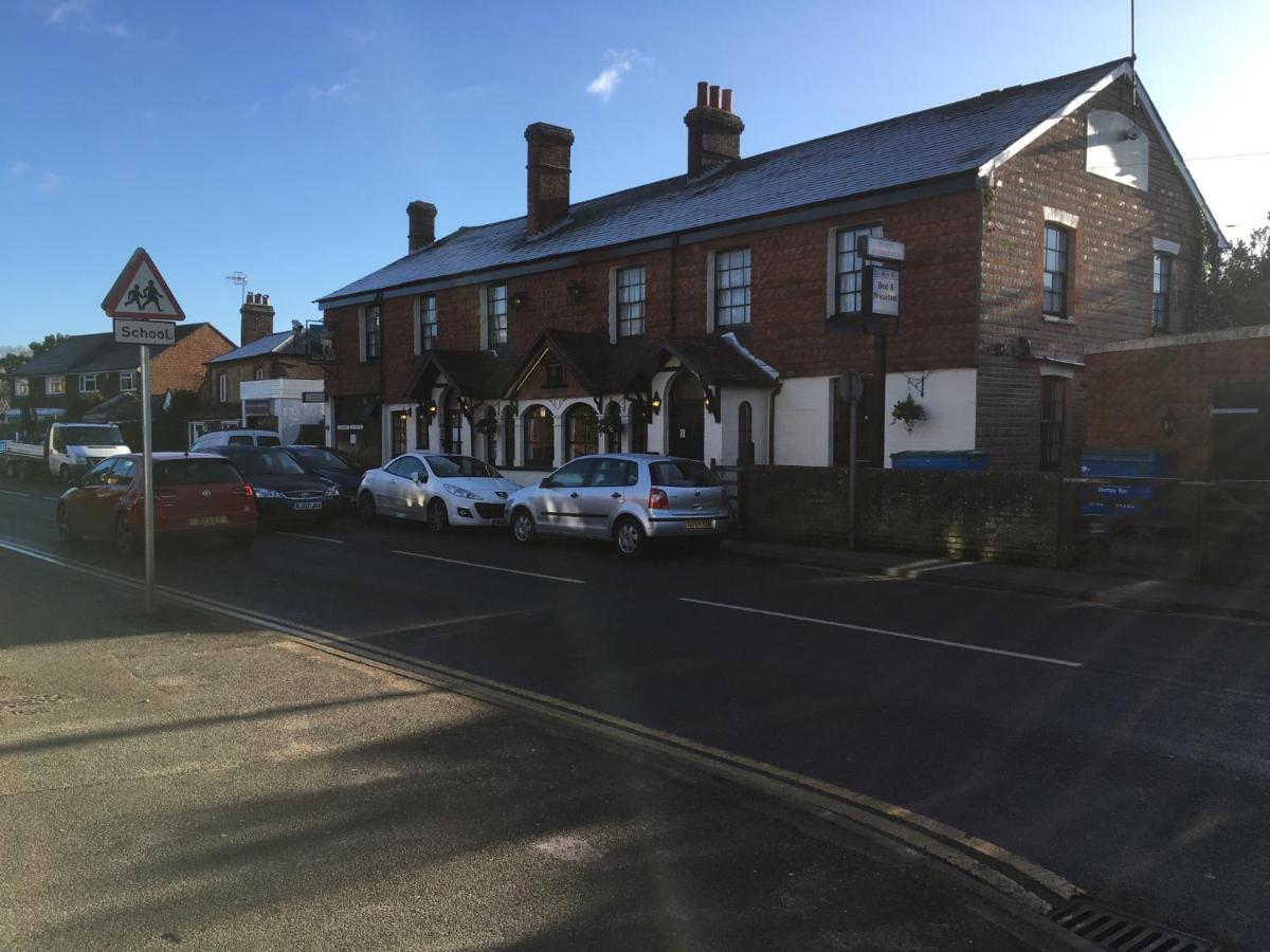 The White Hart Pub And Rooms Cranleigh Esterno foto