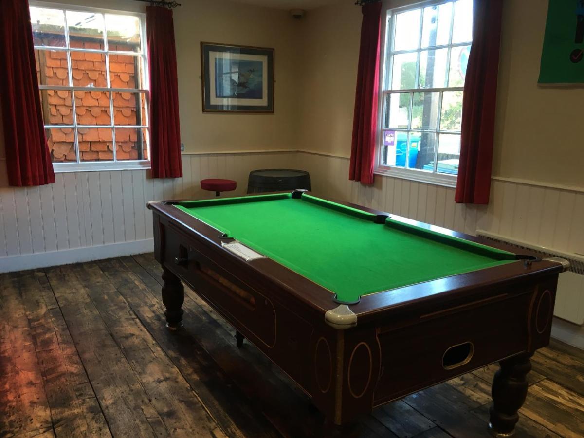 The White Hart Pub And Rooms Cranleigh Esterno foto