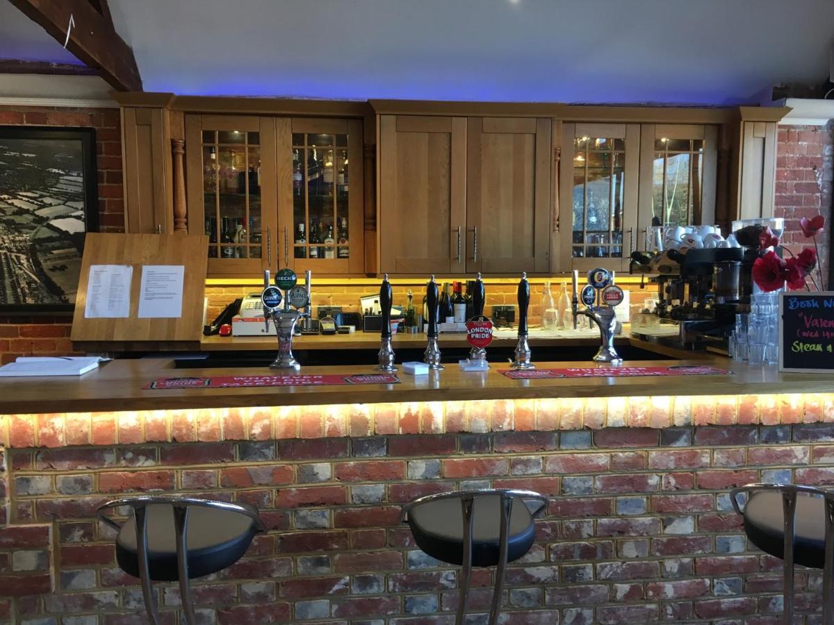 The White Hart Pub And Rooms Cranleigh Esterno foto