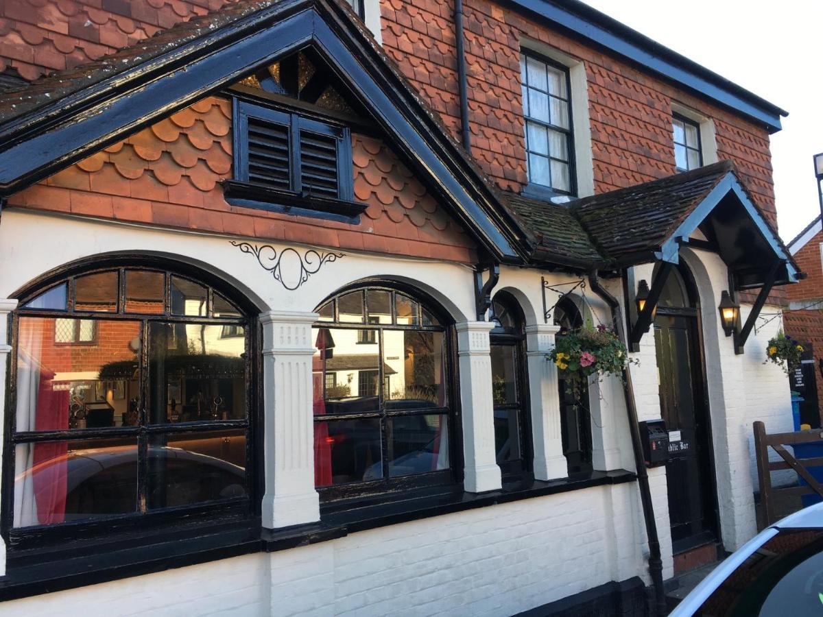 The White Hart Pub And Rooms Cranleigh Esterno foto