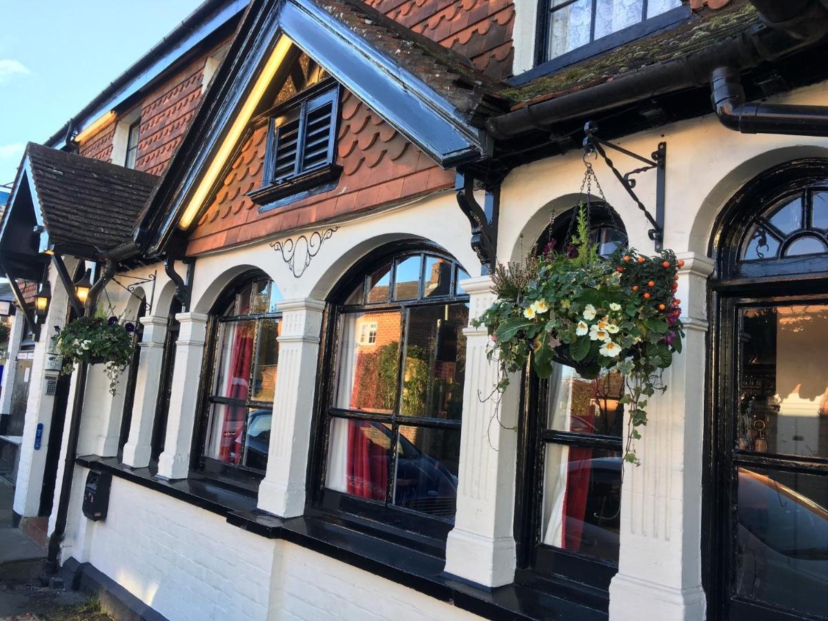 The White Hart Pub And Rooms Cranleigh Esterno foto