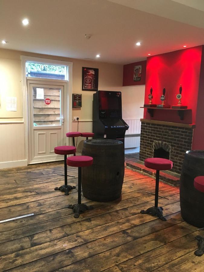 The White Hart Pub And Rooms Cranleigh Esterno foto